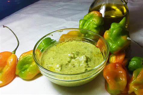salsa de aguacate y chile verde